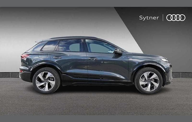 Begagnad Audi Q6 e-tron S-Line 284 kW (387 HK) 2025 Grå SUV