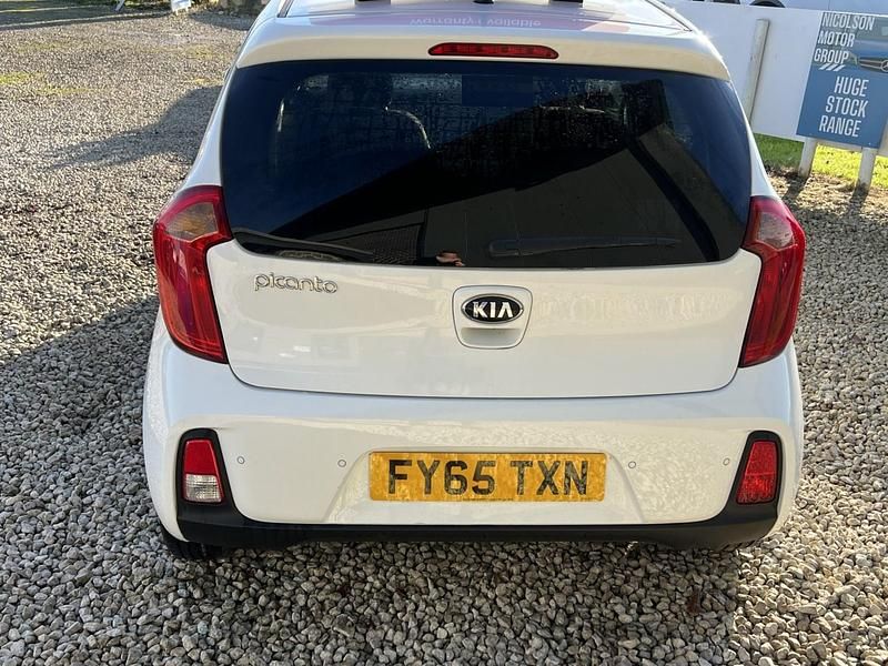 Used Kia Picanto 65 HP (47 kW) 2015 White Hatchback