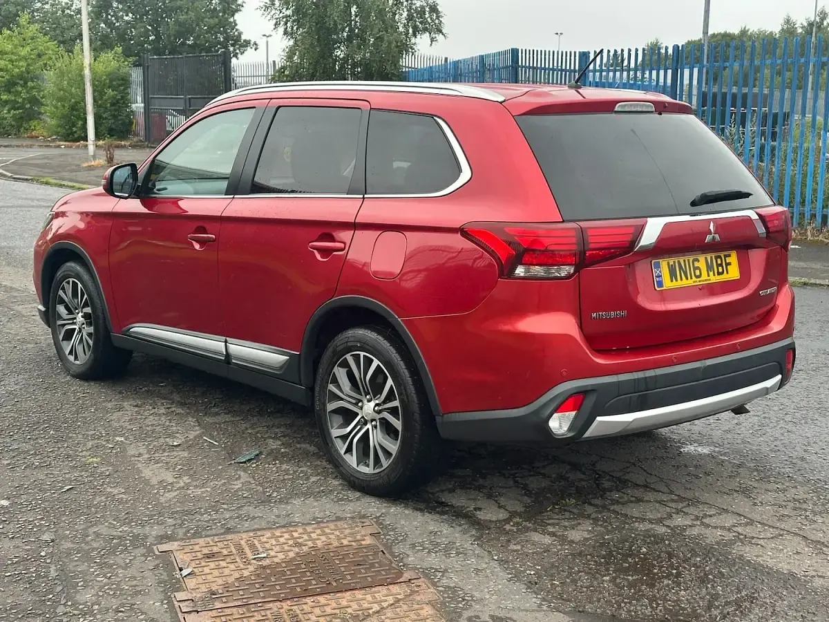Used Mitsubishi Outlander 2016 Red SUV