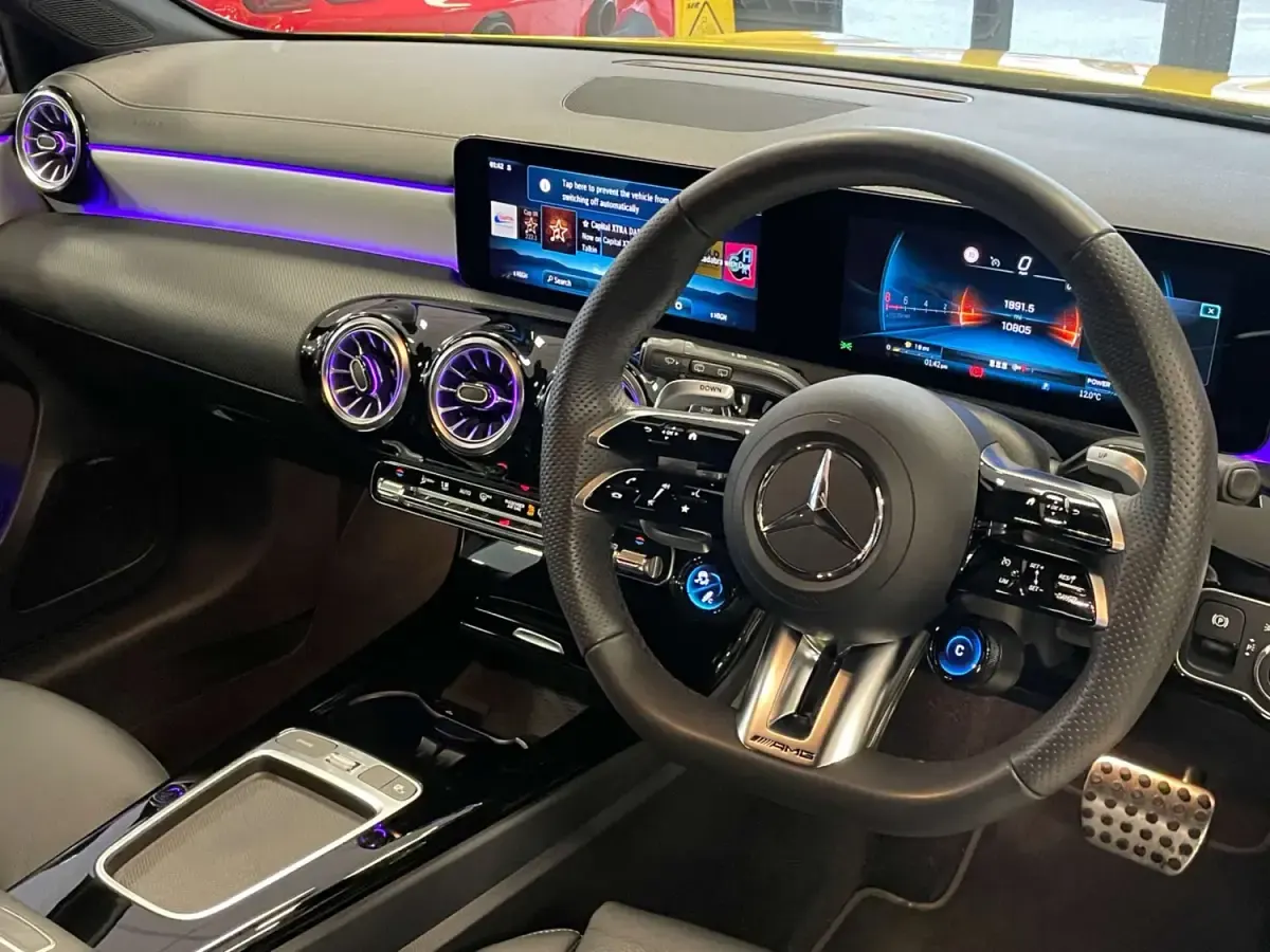 Usado Mercedes A35 AMG Premium 2023 Amarelo Citadino