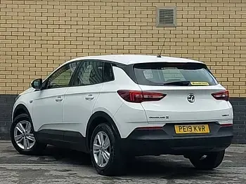 Used Vauxhall Grandland X 130 HP (95 kW) 2019 White SUV