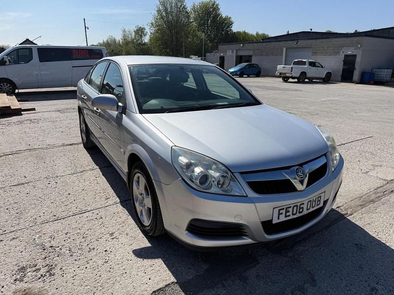 Used Vauxhall Vectra 138 HP (101 kW) 2006 Silver Hatchback