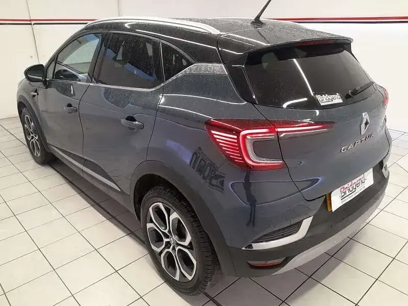 Used Renault Captur SE 140 HP (102 kW) 2022 Blue/black SUV