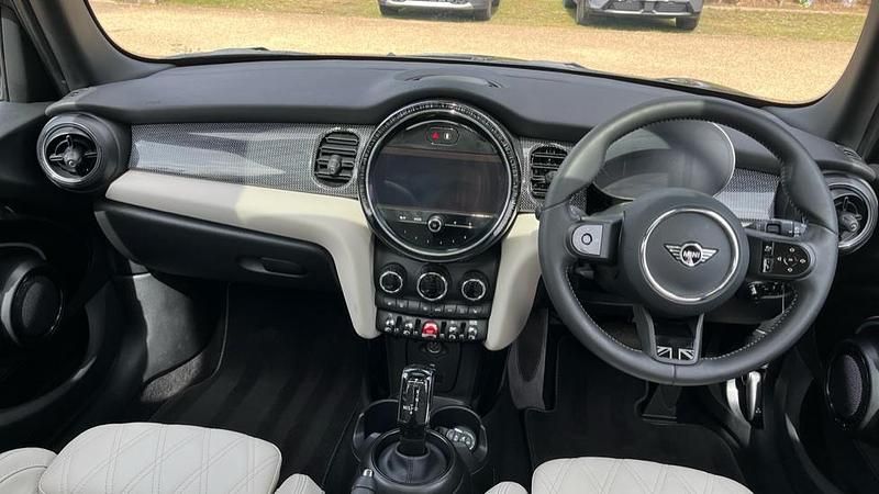 Usado Mini Cooper Exclusive 136 HP (100 kW) 2023 Preto Citadino