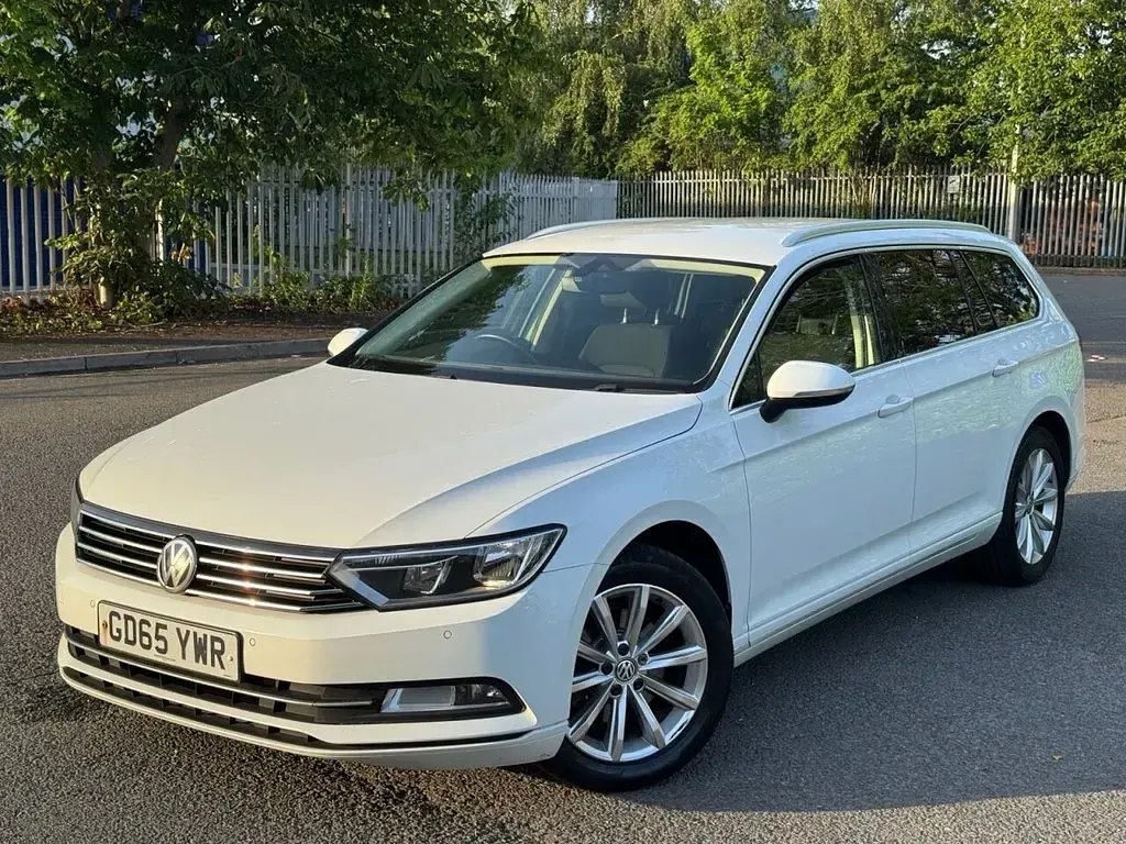 Used VW Passat SE 120 HP (88 kW) 2015 White Estate