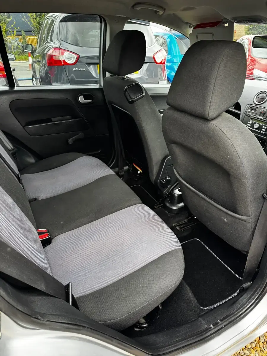 Używany Ford Fusion Style 2009 Srebrny Hatchback