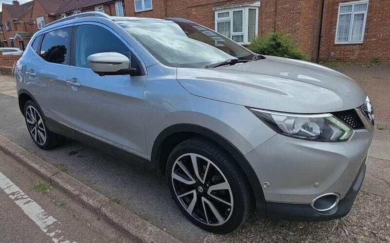 Silver Used 2016 Nissan Qashqai Tekna SUV | £10,480 (Good price) - Image 1/4