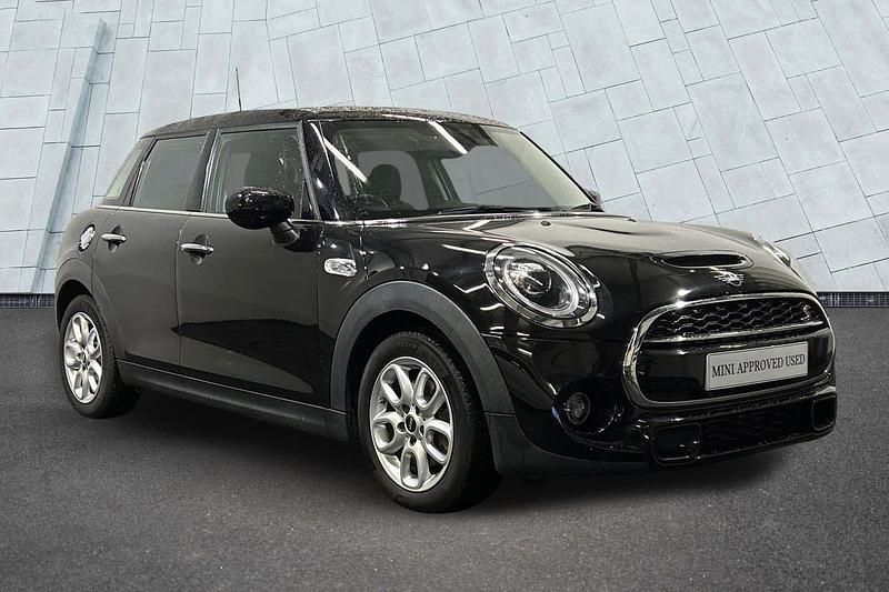 Usado Mini Cooper S Classic 189 HP (139 kW) 2020 Preto Citadino