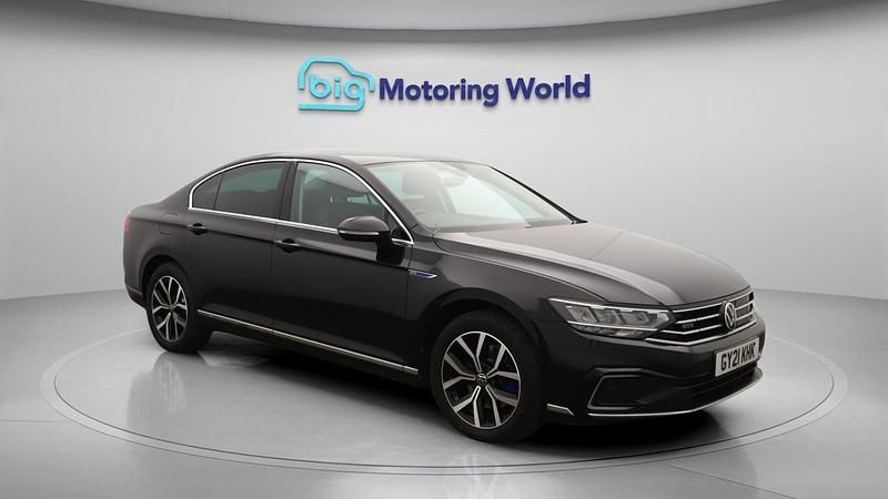 Black Used 2021 VW Passat GTE Sedan | £14,600 (Fair price) - Image 1/4