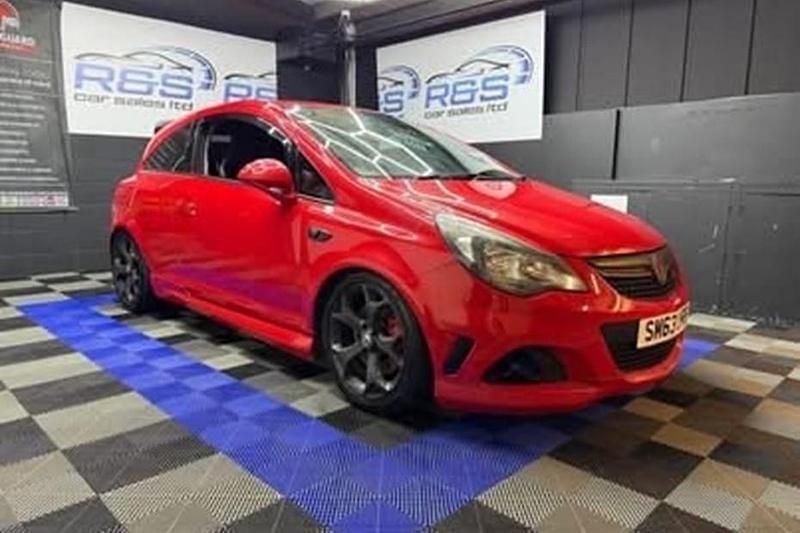 Second-hand Vauxhall Corsa 205 CP (150 kW) 2014 Roșu Hatchback