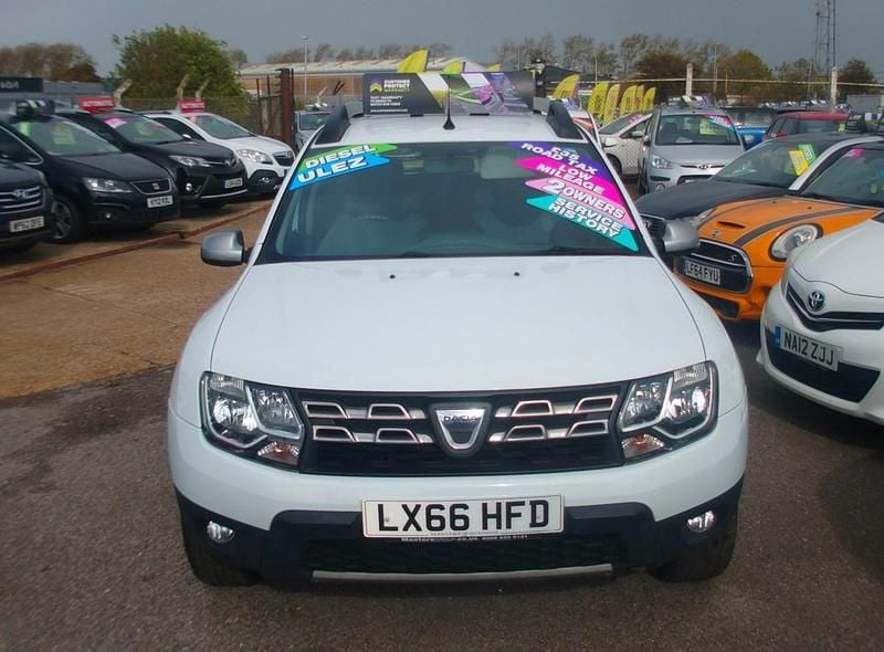 Used Dacia Duster Prestige 110 HP (80 kW) 2016 White SUV