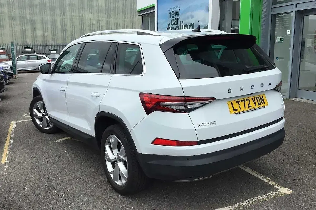 Used Skoda Kodiaq SE L 140 HP (102 kW) 2022 Moon white metallic SUV