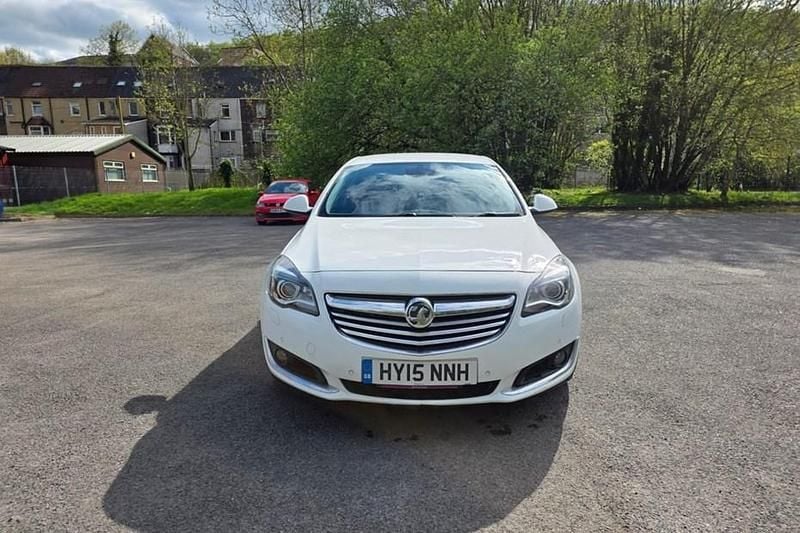 Used Vauxhall Insignia Elite 140 HP (102 kW) 2015 White Hatchback