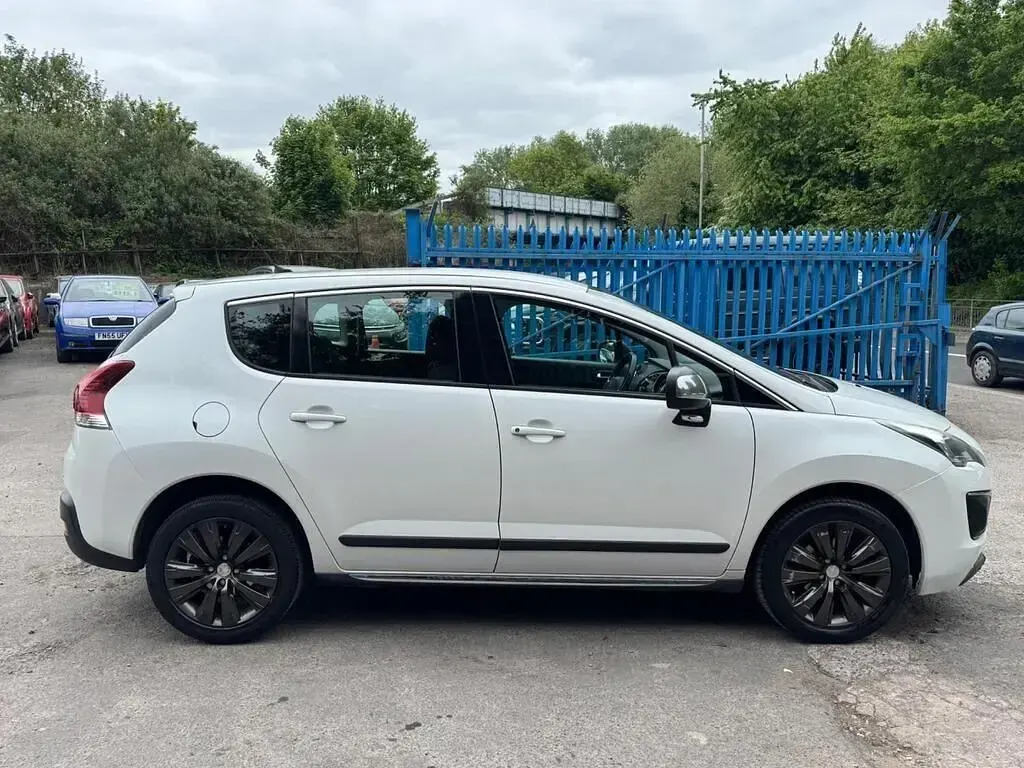 Usado Peugeot 3008 Active 2014 Blanco Familiar