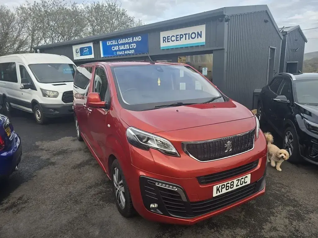Begagnad Peugeot Traveller Allure 180 HK (132 kW) 2018 Röd Minibuss