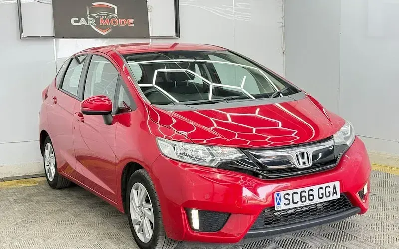 Used Honda Jazz SE 102 HP (75 kW) 2016 Red Hatchback