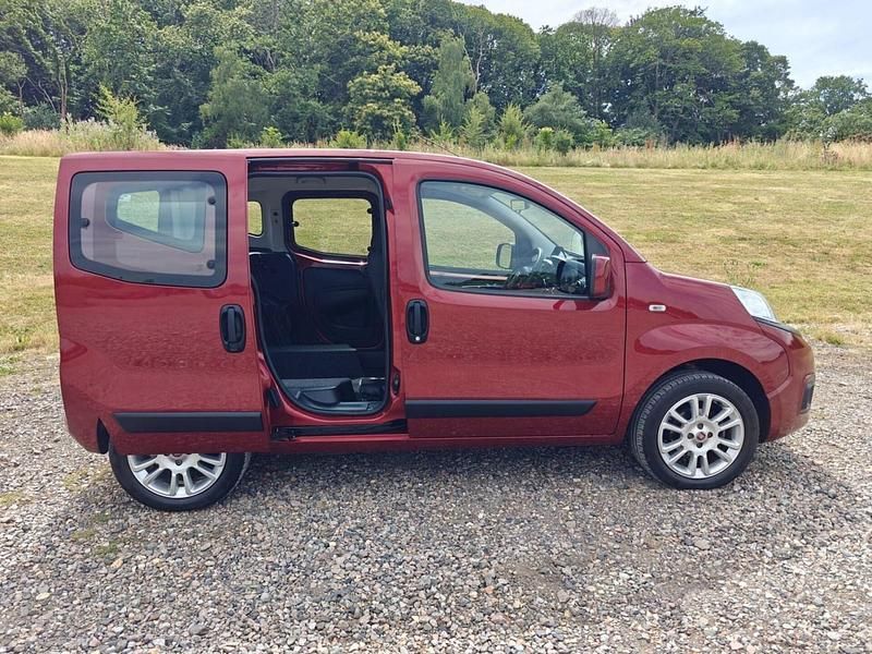Used Fiat Qubo Lounge 77 HP (56 kW) 2020 Red MPV