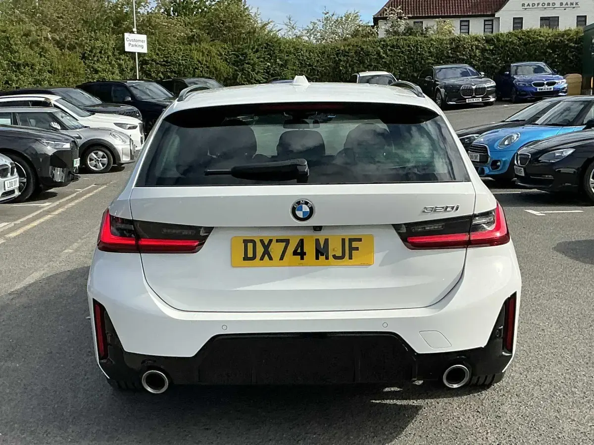 Usado BMW 320 M Sport 181 HP (133 kW) 2024 Branco Carrinha