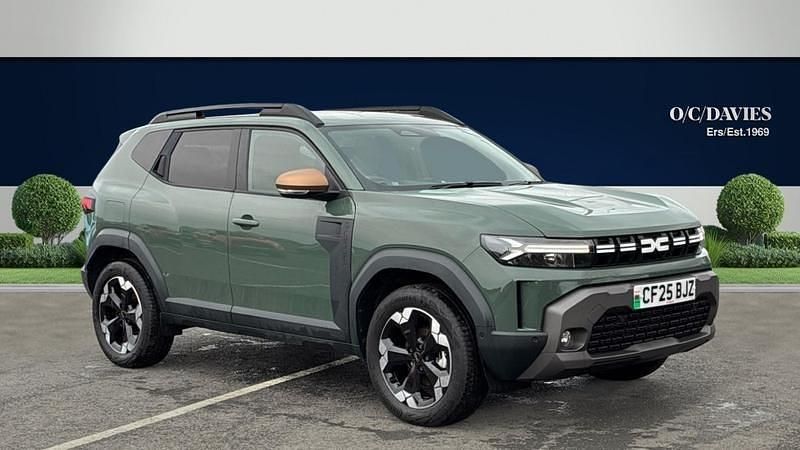 Green Used 2025 Dacia Duster Extreme Hatchback | £23,995 (Fair price) - Image 1/4