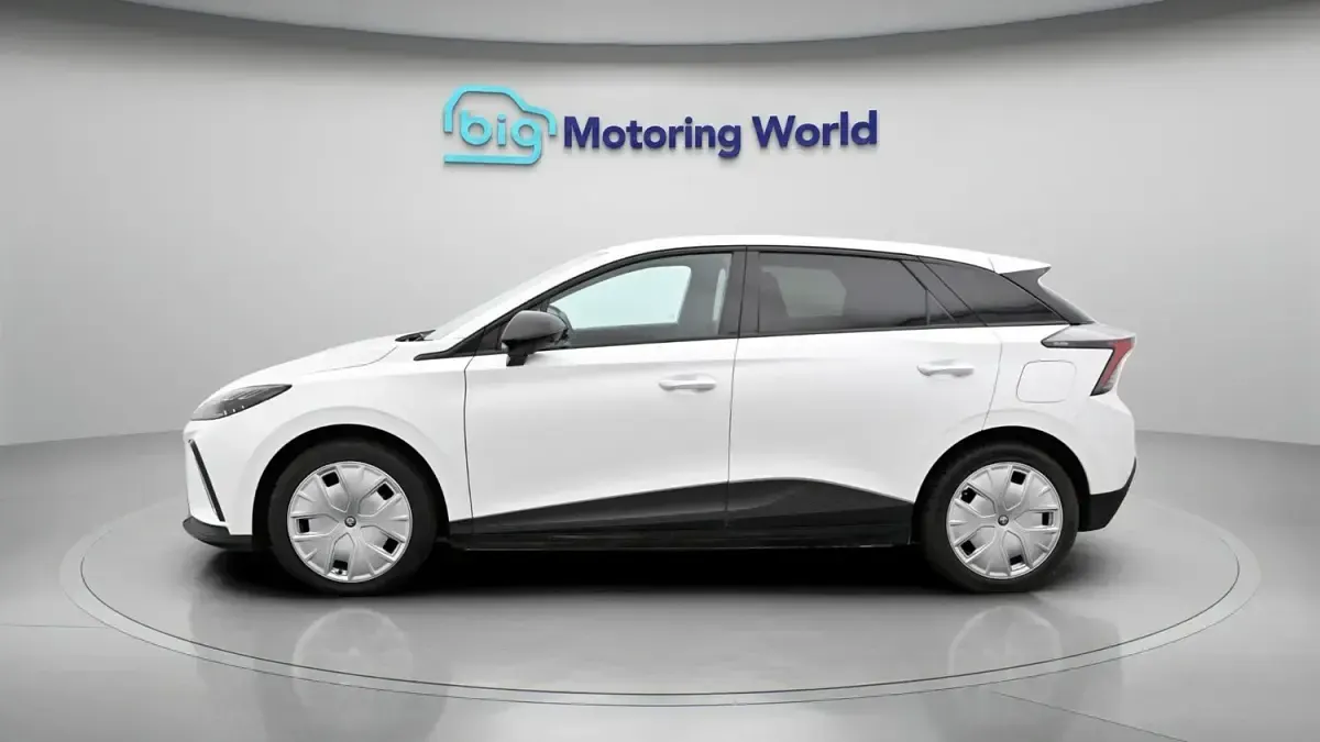 Used MG MG4 EV Trophy 319 kW (435 HP) 2023 White Hatchback