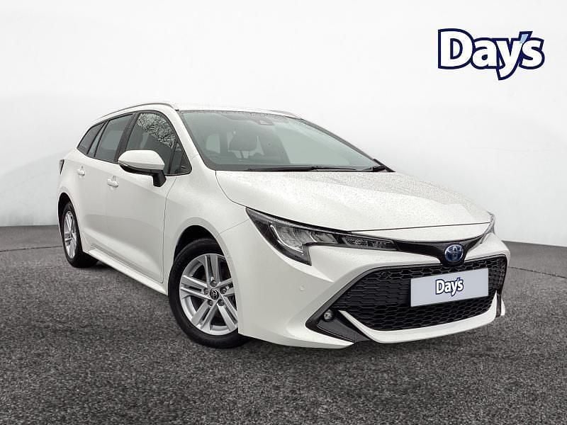 White Used 2022 Toyota Corolla Estate | £17,757 - Image 1/4