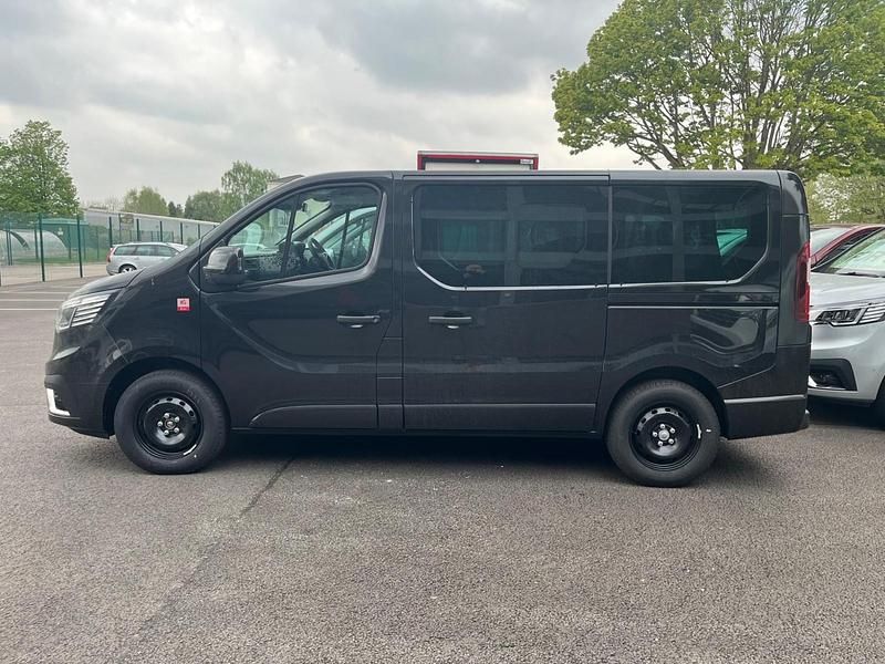 New Renault Trafic 150 HP (110 kW) 2025 Grey MPV