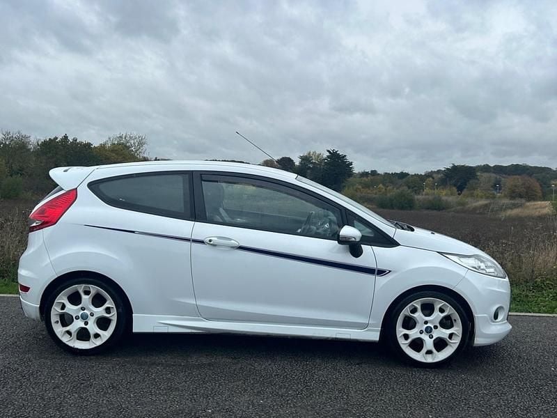 Used Ford Fiesta S 118 HP (86 kW) 2010 White Hatchback