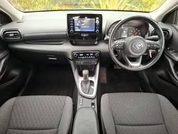 Used Toyota Yaris 116 HP (85 kW) 2022 White Hatchback