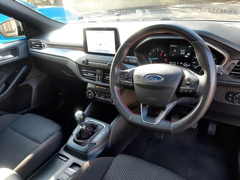 Used Ford Focus ST-Line 125 HP (91 kW) 2022 Moondust silver Hatchback