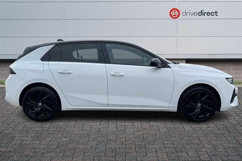 Used Vauxhall Astra S 131 HP (96 kW) 2024 White Hatchback