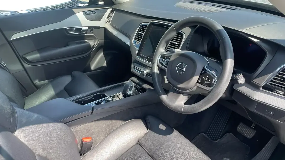 Used Volvo XC90 Plus 250 HP (183 kW) 2023 Silver SUV
