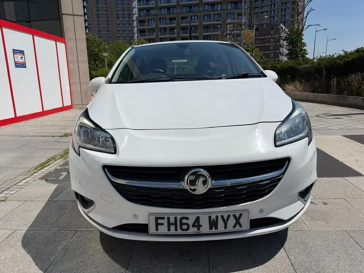 Used Vauxhall Corsa 90 HP (66 kW) 2015 White Hatchback