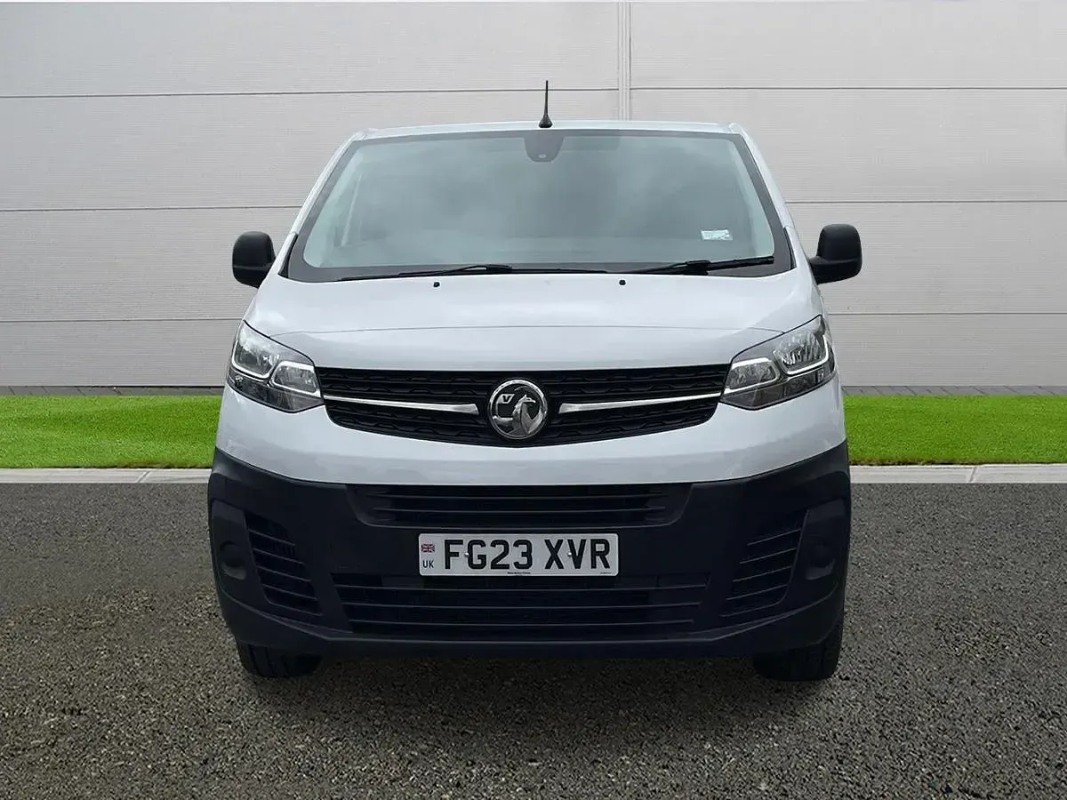Used Vauxhall Vivaro 100 HP (73 kW) 2023 White MPV