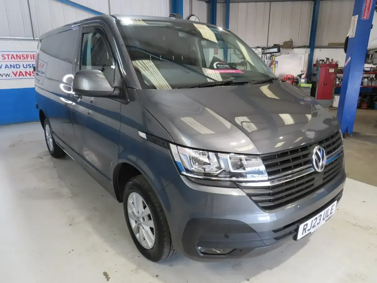 Second-hand VW Transporter Highline 147 CP (108 kW) 2023 Gri Van