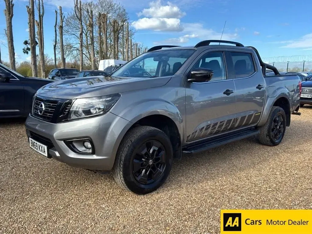 Usado Nissan Navara N-Guard 190 CV (139 kW) 2019 Gris Pickup/Camioneta