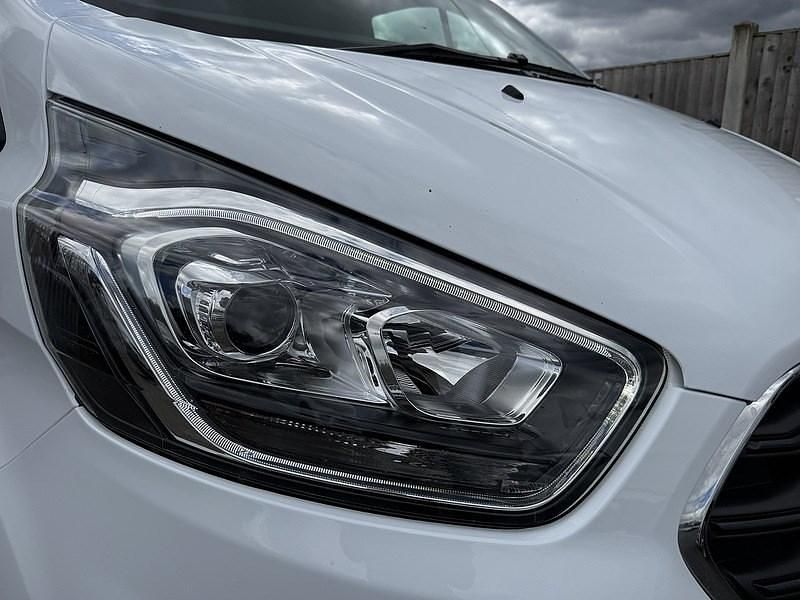 Used Ford Transit Custom Limited 130 HP (95 kW) 2023 White Van