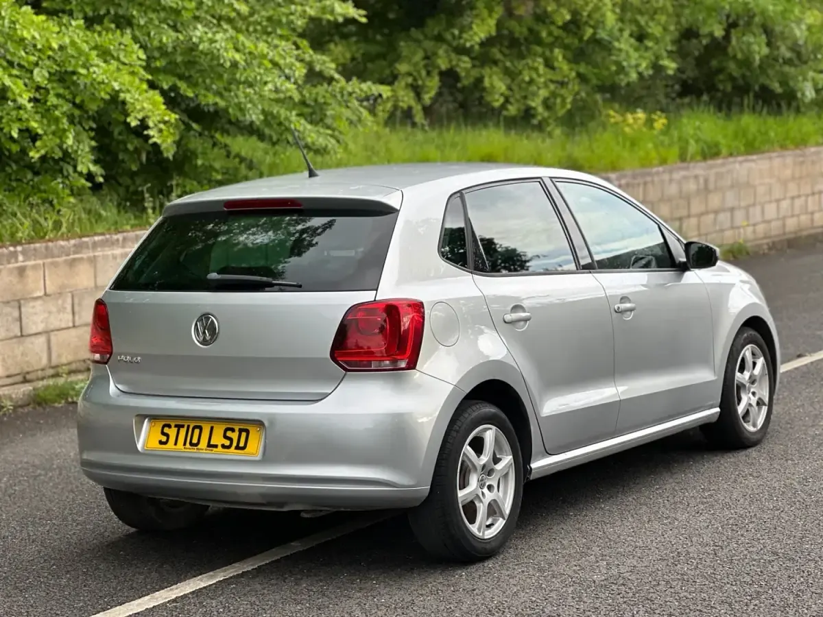 Usado VW Polo 2010 Plateado Utilitario