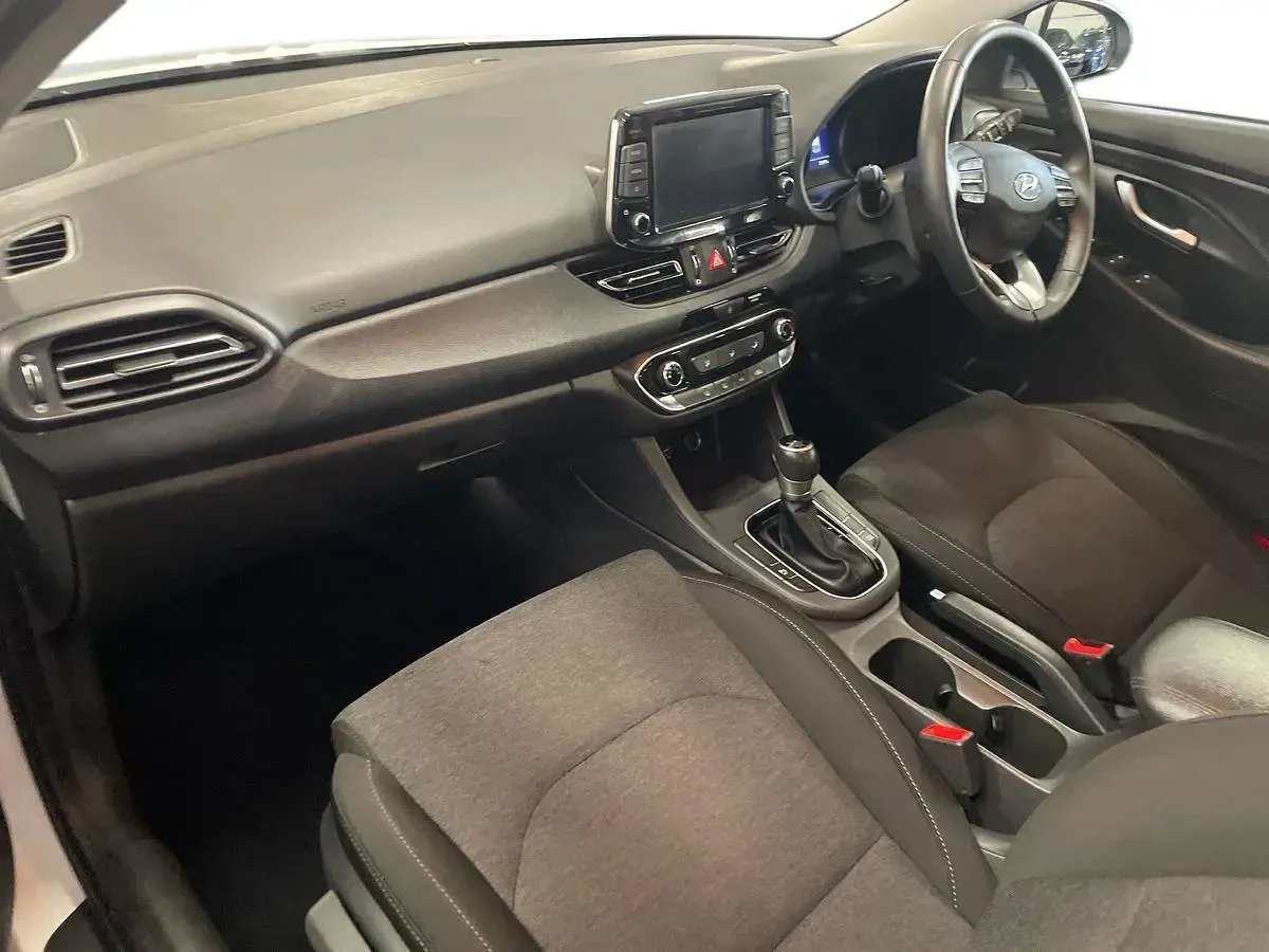 Used Hyundai i30 SE 120 HP (88 kW) 2023 White Hatchback