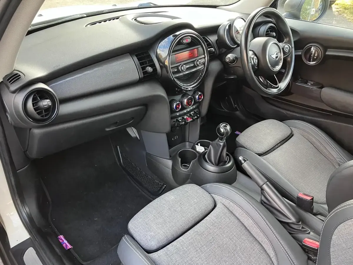 Used Mini ONE Hatch 102 HP (75 kW) 2015 White Hatchback