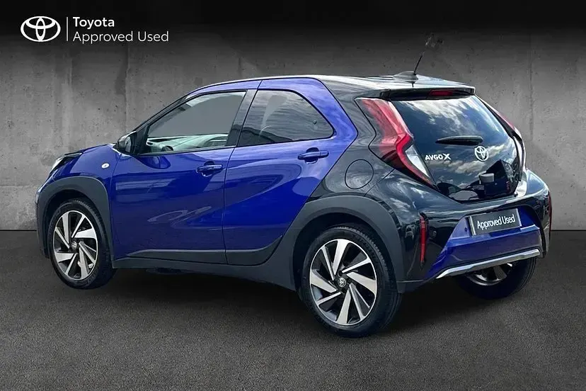 Used Toyota Aygo X 72 HP (52 kW) 2024 Juniper blue with black SUV