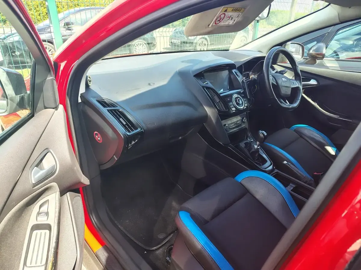 Used Ford Focus Zetec 2015 Red Hatchback