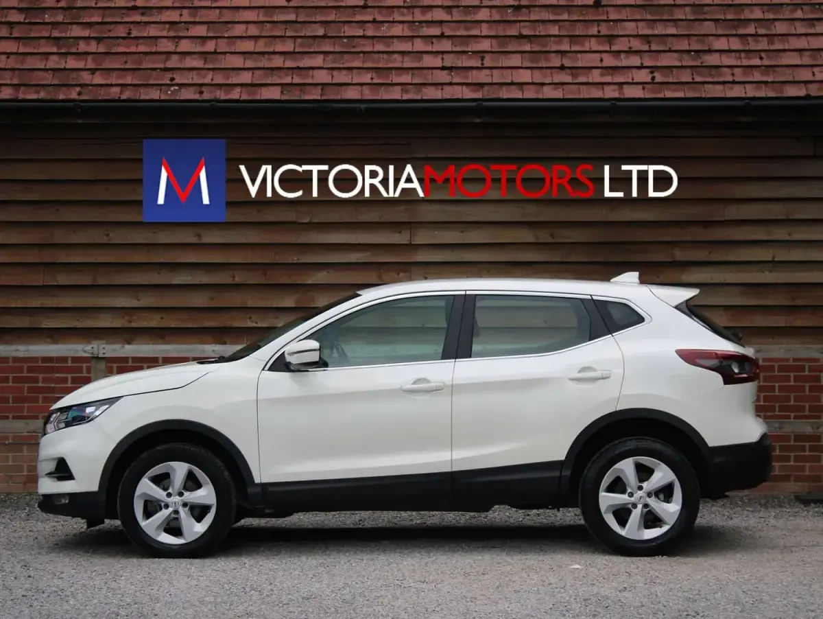 Used Nissan Qashqai Acenta Premium 2021 White SUV