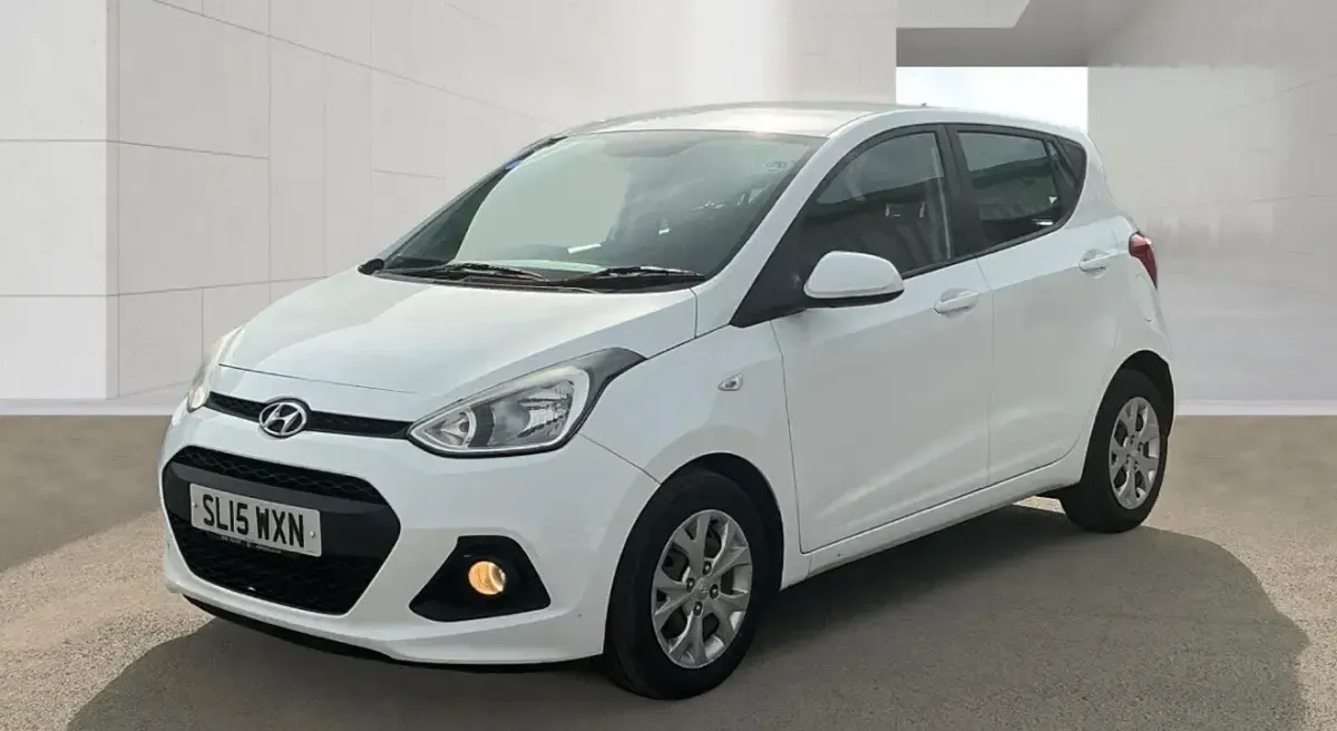 Used Hyundai i10 SE 67 HP (49 kW) 2015 White Hatchback