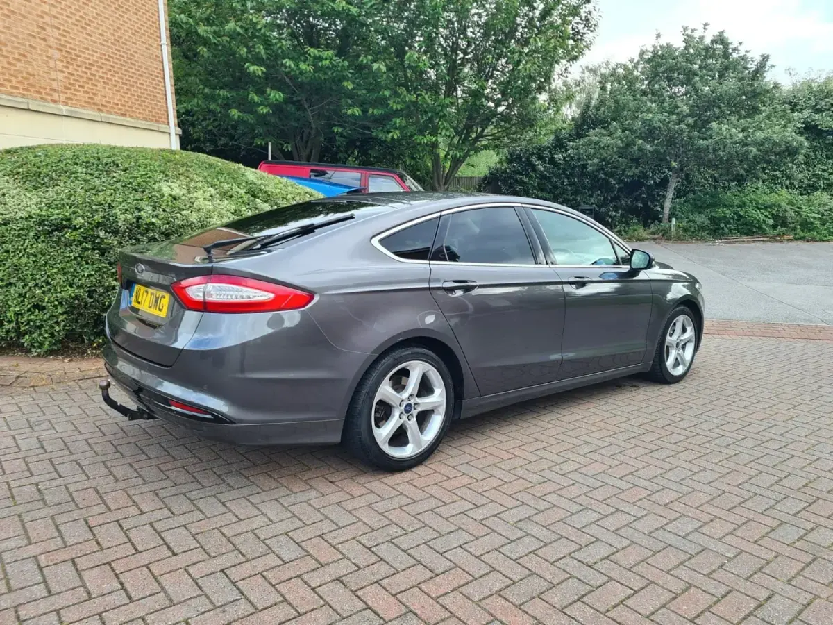 Begagnad Ford Mondeo Titanium 150 HK (110 kW) 2017 Grå Halvkombi