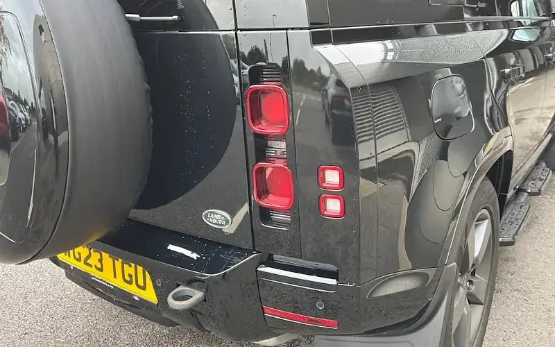 Used Land Rover Defender Dynamic 249 HP (183 kW) 2023 Black SUV