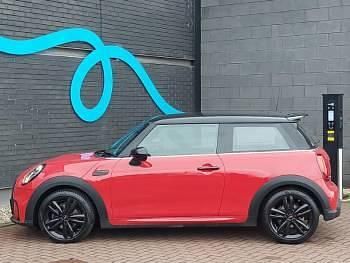 Używany Mini Cooper Premium 136 KM (100 kW) 2023 Czerwony Hatchback