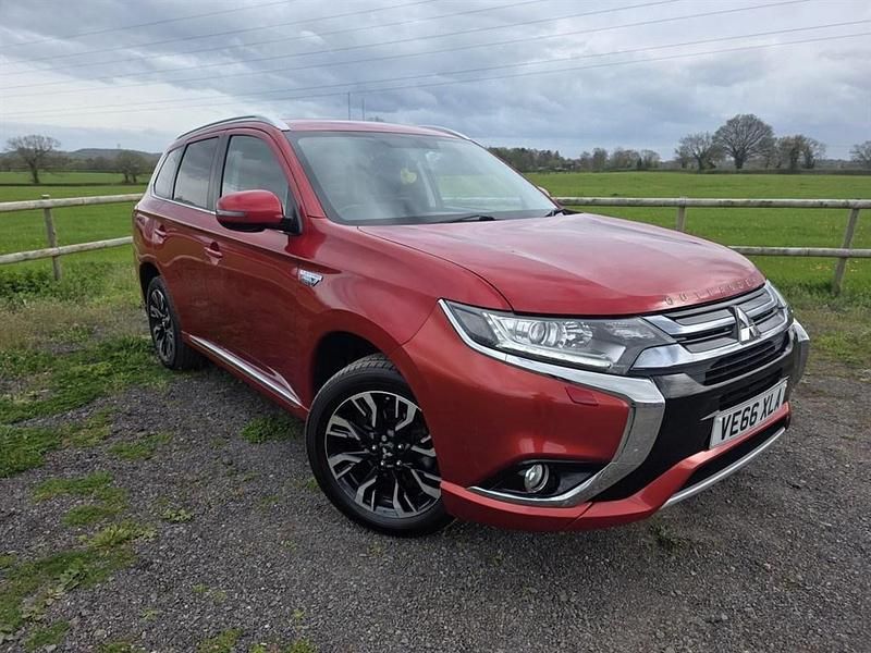 Used Mitsubishi Outlander P-HEV 199 HP (146 kW) 2016 Red Estate