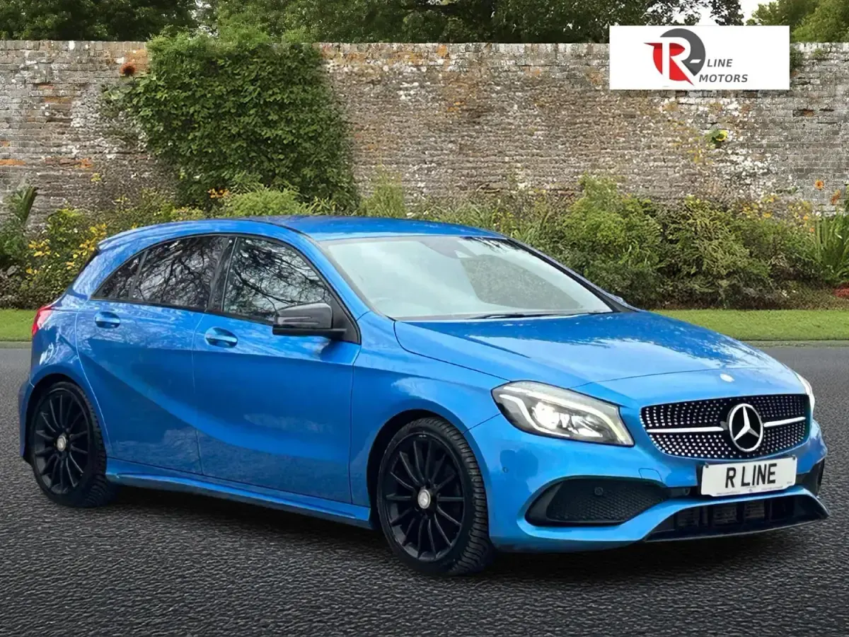 Begagnad Mercedes A200 AMG Line Premium 2017 Blå Halvkombi