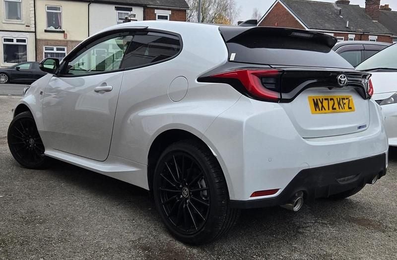 Used Toyota Yaris Edition 116 HP (85 kW) 2024 White Hatchback