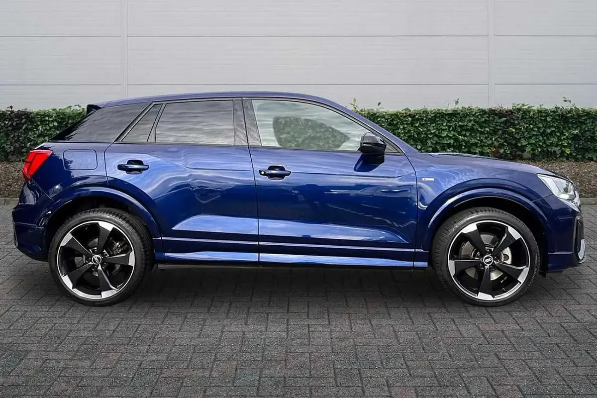 Used Audi Q2 Black Edition 150 HP (110 kW) 2021 Blue SUV